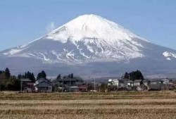 富士山最新爆料新闻,揭秘神秘火山喷发前的征兆与应对措施